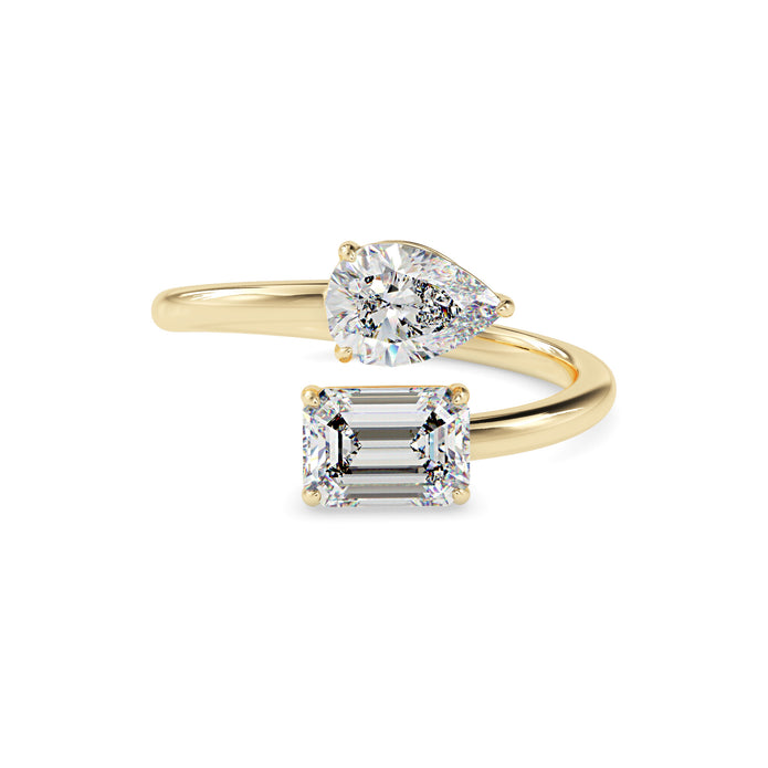 emerald and pear toi et moi lab-grown diamond ring in yellow gold